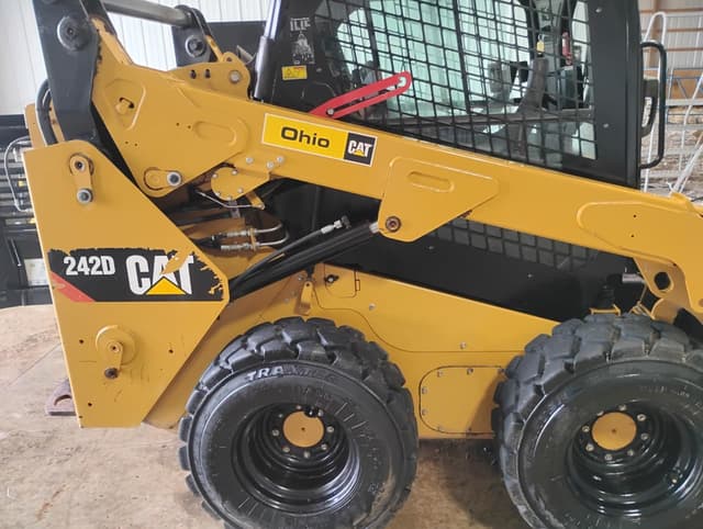 Image of Caterpillar 242D equipment image 3