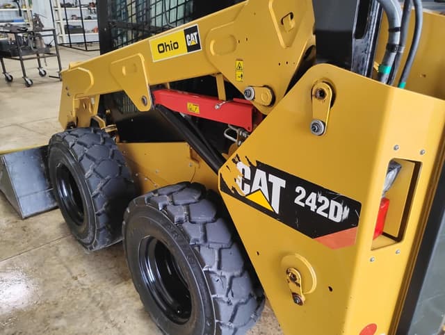 Image of Caterpillar 242D equipment image 2