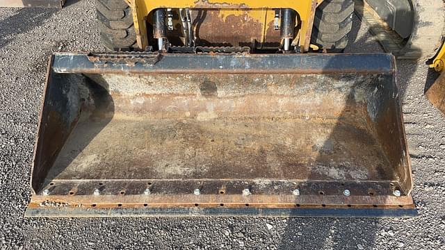 Image of Caterpillar 242D equipment image 3