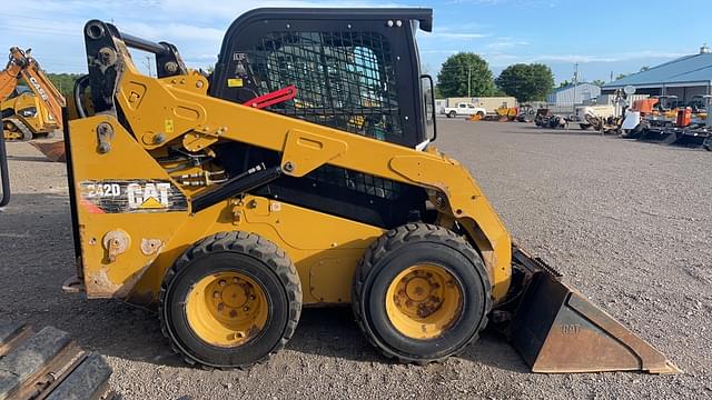 Image of Caterpillar 242D equipment image 4