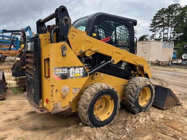 Image of Caterpillar 242D equipment image 3