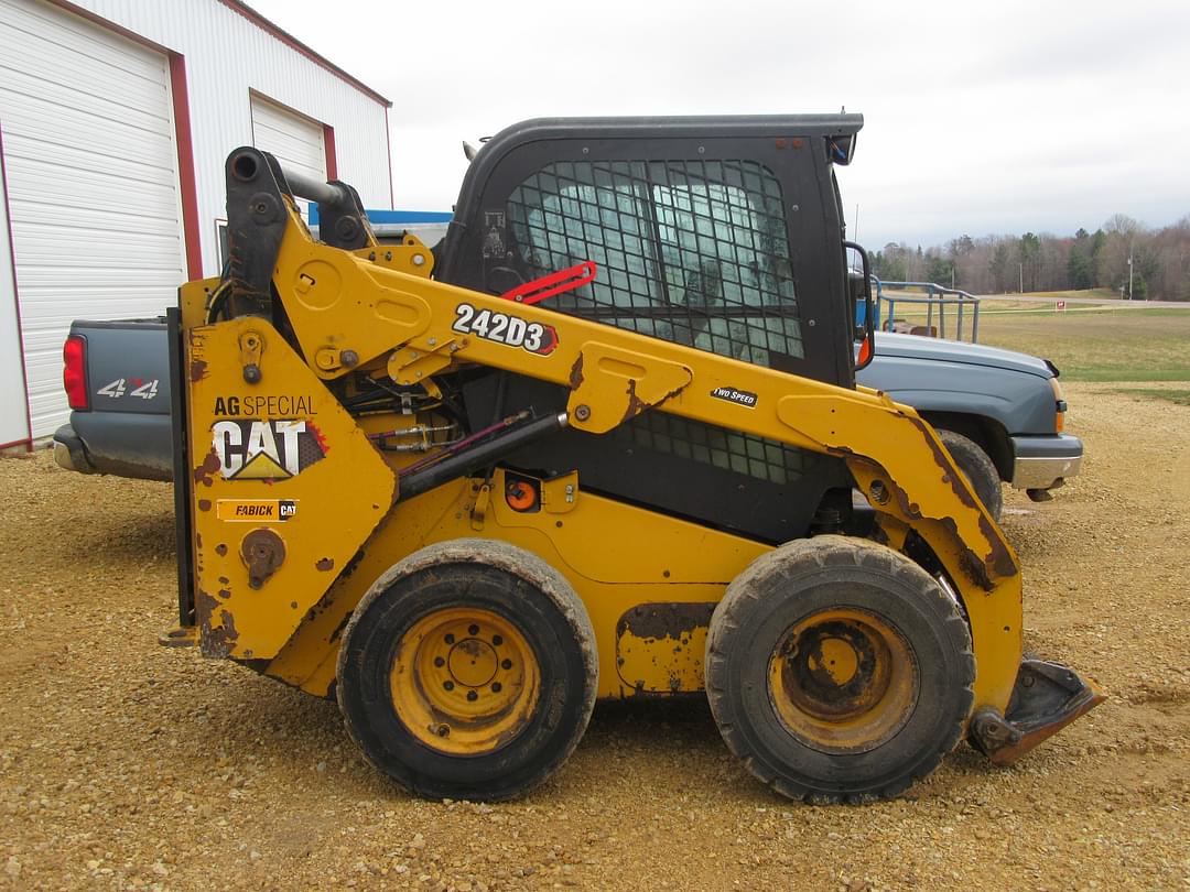 Image of Caterpillar 242D3 Primary image