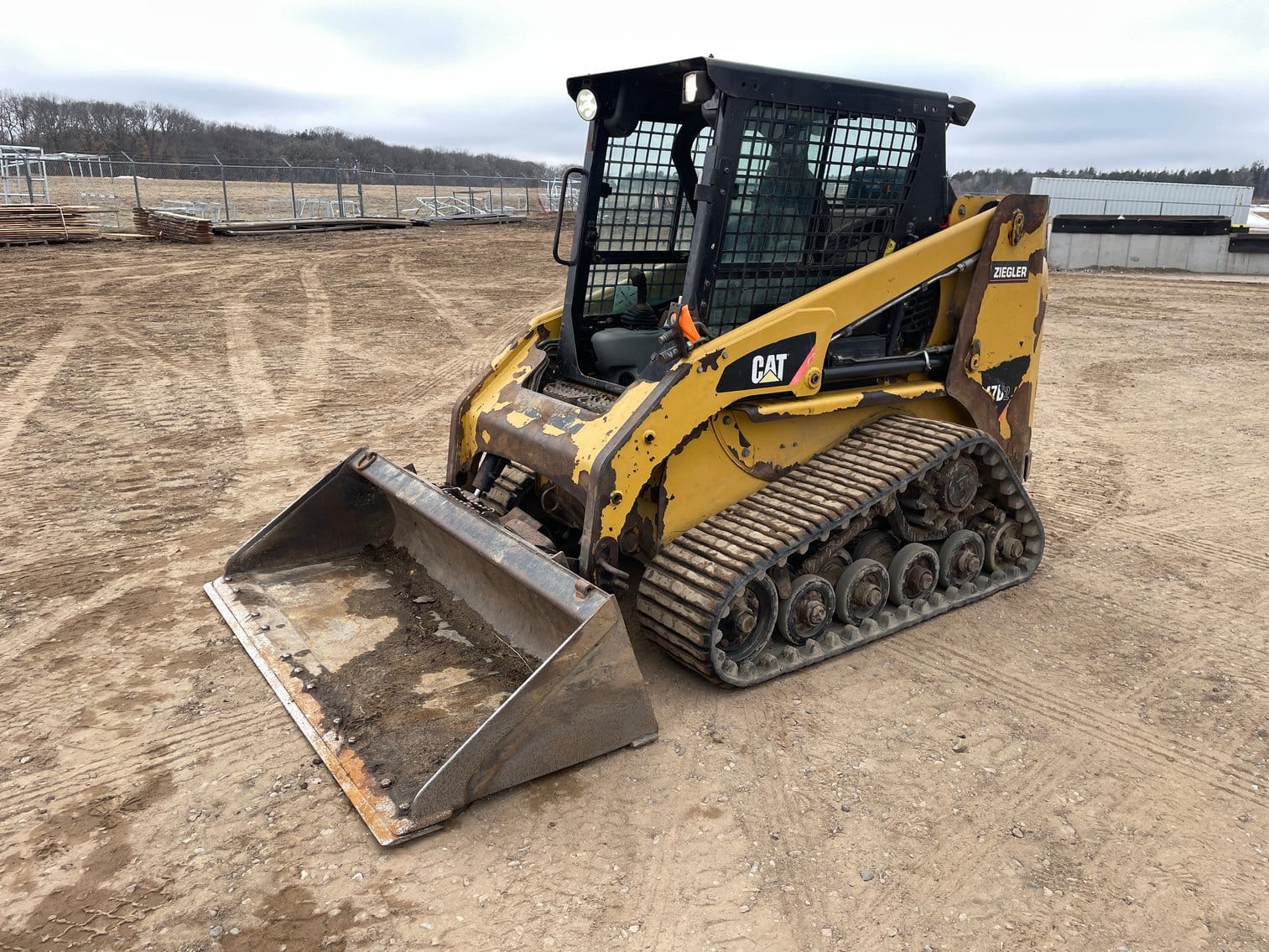 Caterpillar 247B2 Equipment Image0