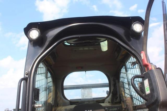Image of Caterpillar 259D3 equipment image 4