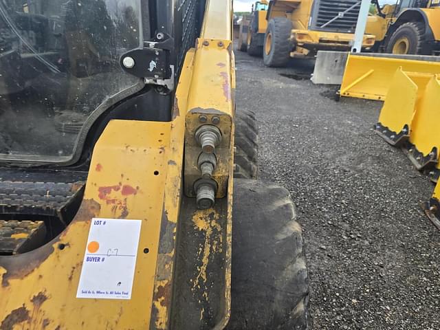 Image of Caterpillar 262D equipment image 3