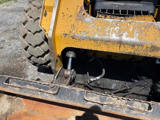 Image of Caterpillar 272D3XE equipment image 4