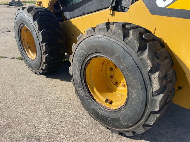 Image of Caterpillar 272D equipment image 4