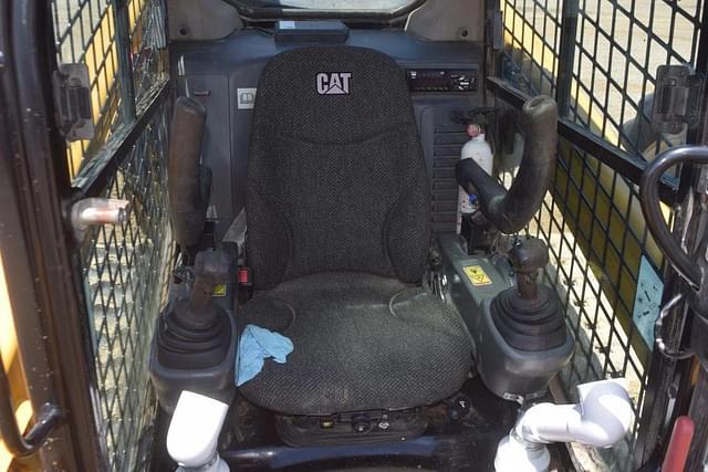Image of Caterpillar 299D2 equipment image 4