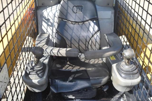 Image of Caterpillar 299D2 equipment image 4