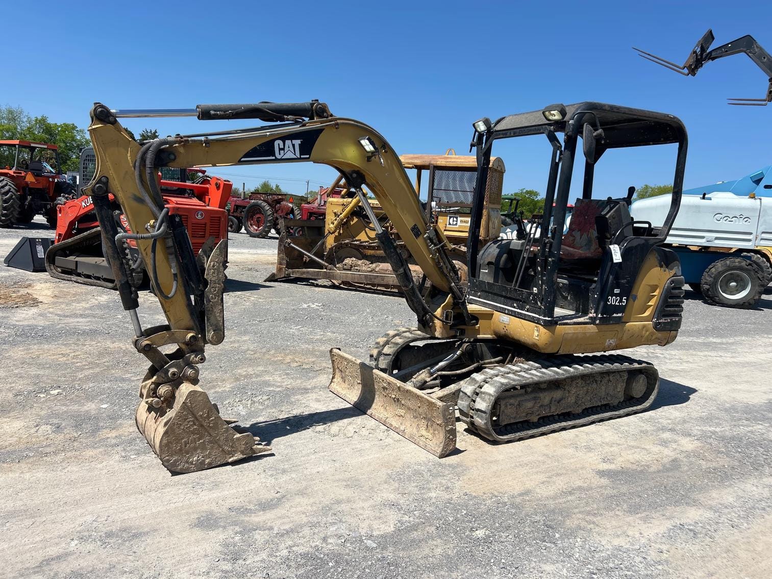 Caterpillar 302.5 Equipment Image0