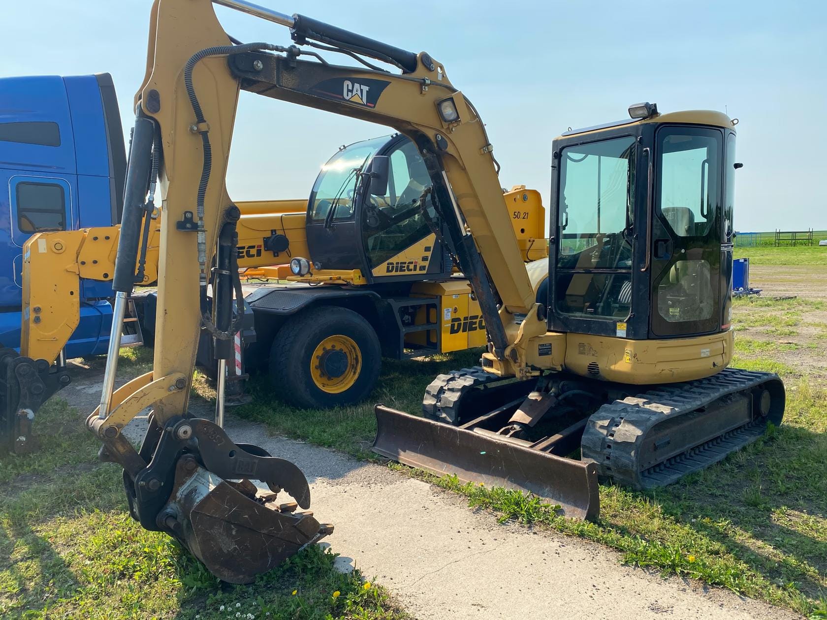 Caterpillar 304CR Equipment Image0