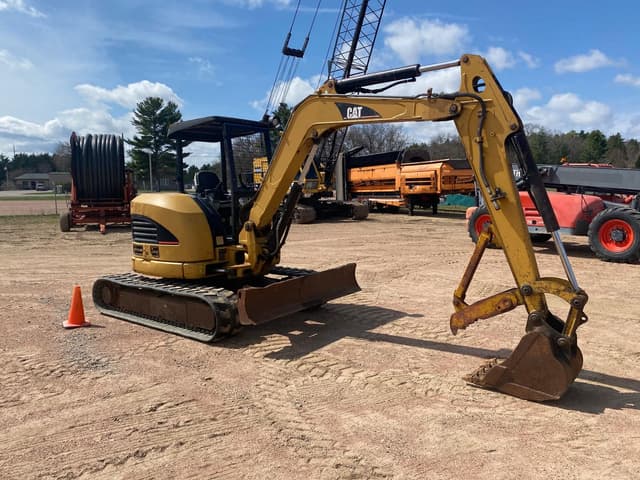 Image of Caterpillar 305C CR equipment image 2