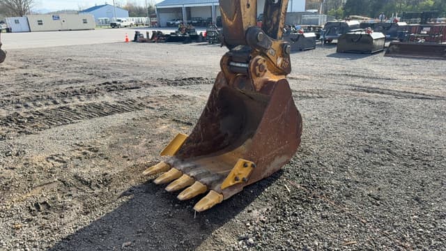 Image of Caterpillar 318FL equipment image 4