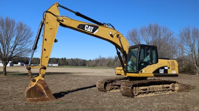 Image of Caterpillar 320DL equipment image 1