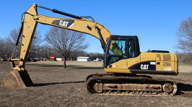 Image of Caterpillar 320DL equipment image 2