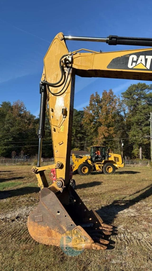 Image of Caterpillar 323FL equipment image 1