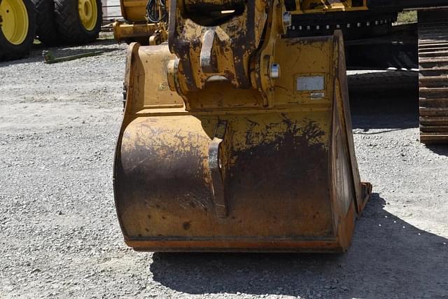 Image of Caterpillar 323FL equipment image 3