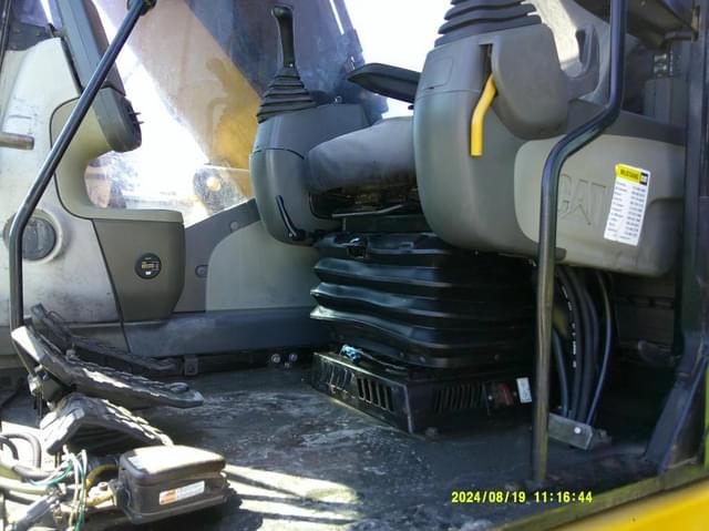 Image of Caterpillar 329D equipment image 3