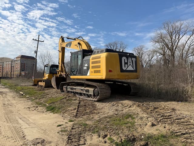 Image of Caterpillar 329E equipment image 2