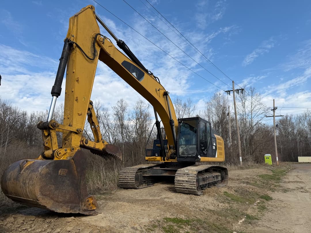 Image of Caterpillar 329E Primary image