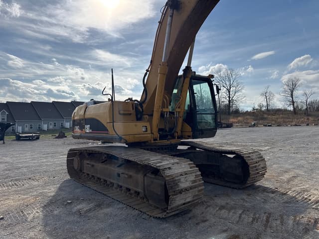 Image of Caterpillar 330CL equipment image 4