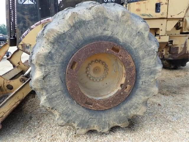 Image of Caterpillar 525 equipment image 4