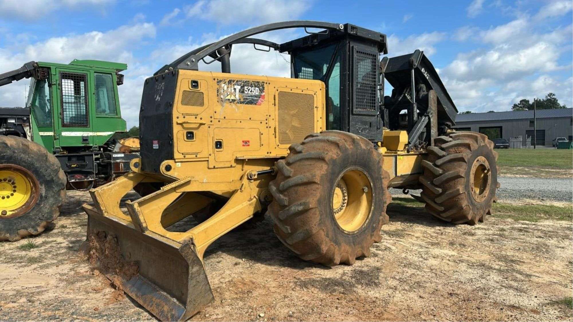 Caterpillar 525D Equipment Image0