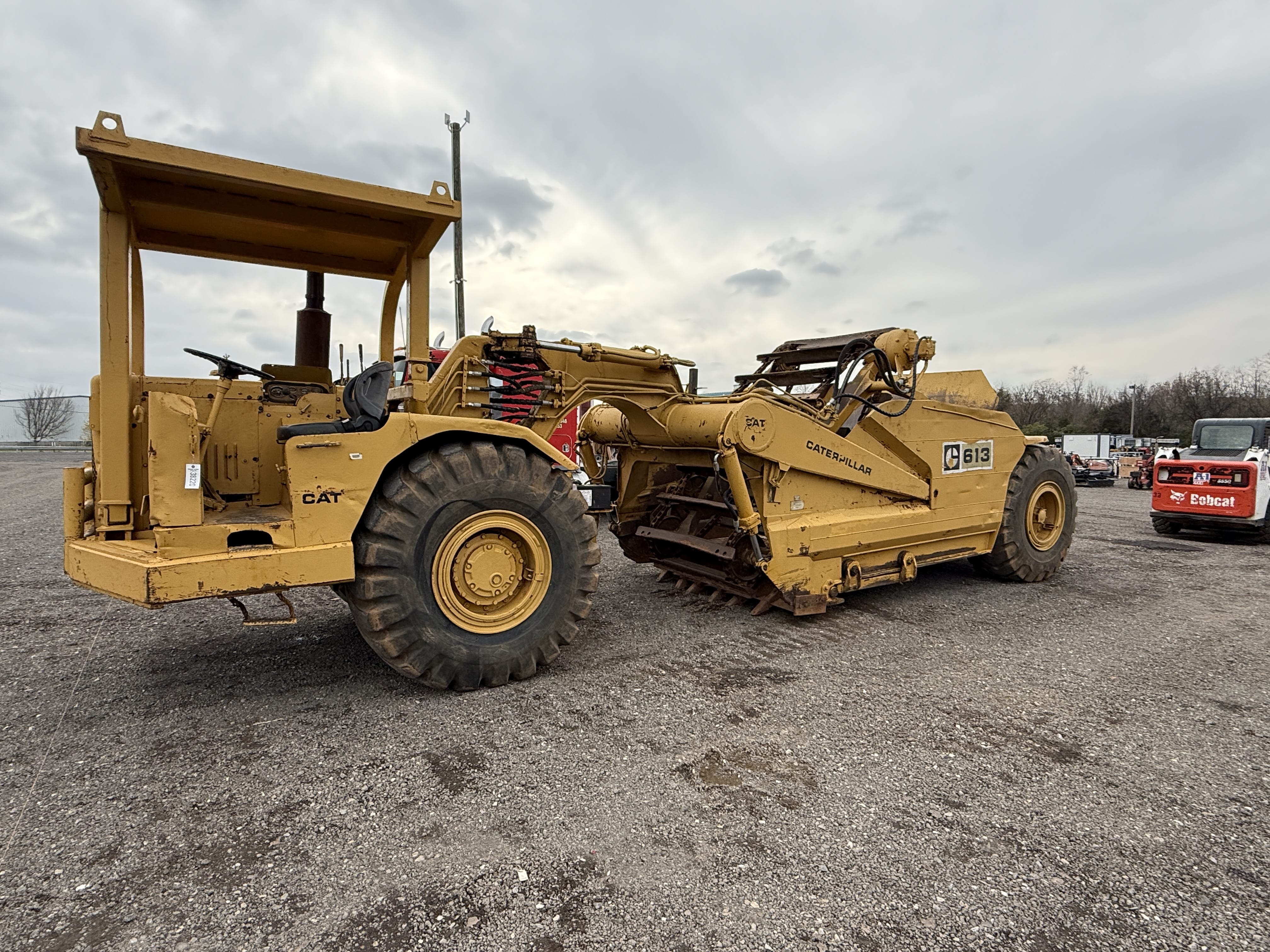 Main image Caterpillar 613