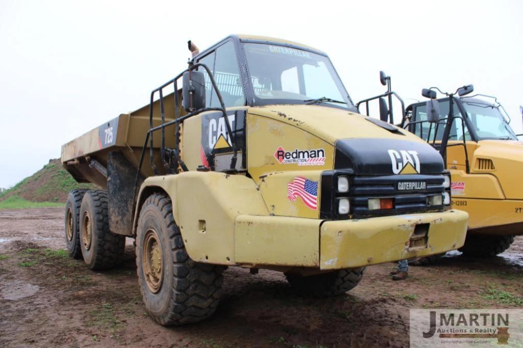 Image of Caterpillar 725 Image 1