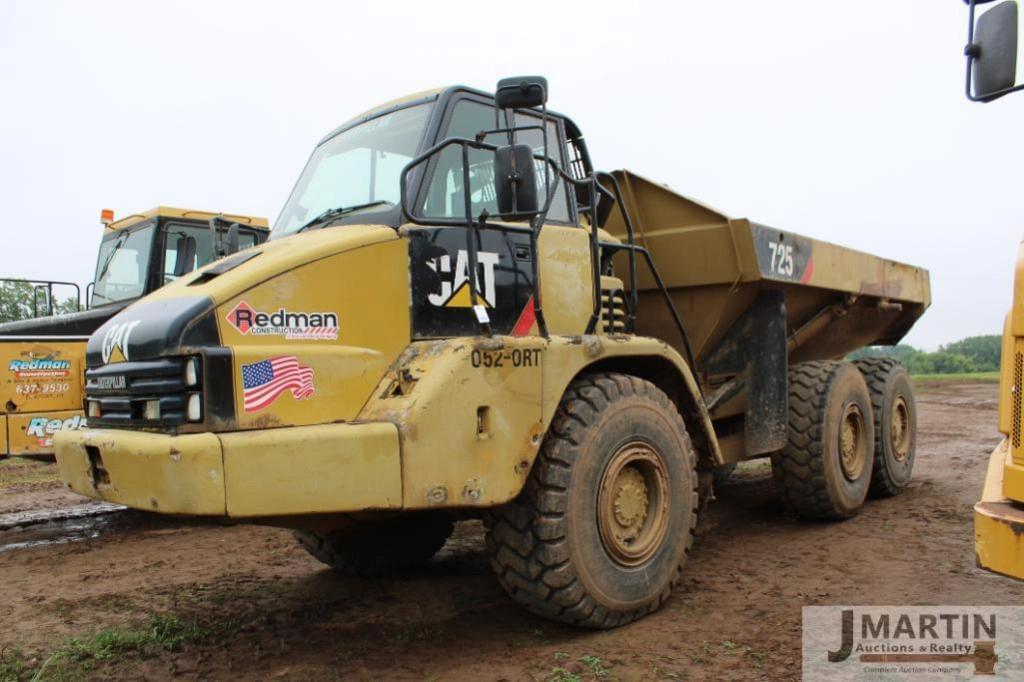 Image of Caterpillar 725 Image 0