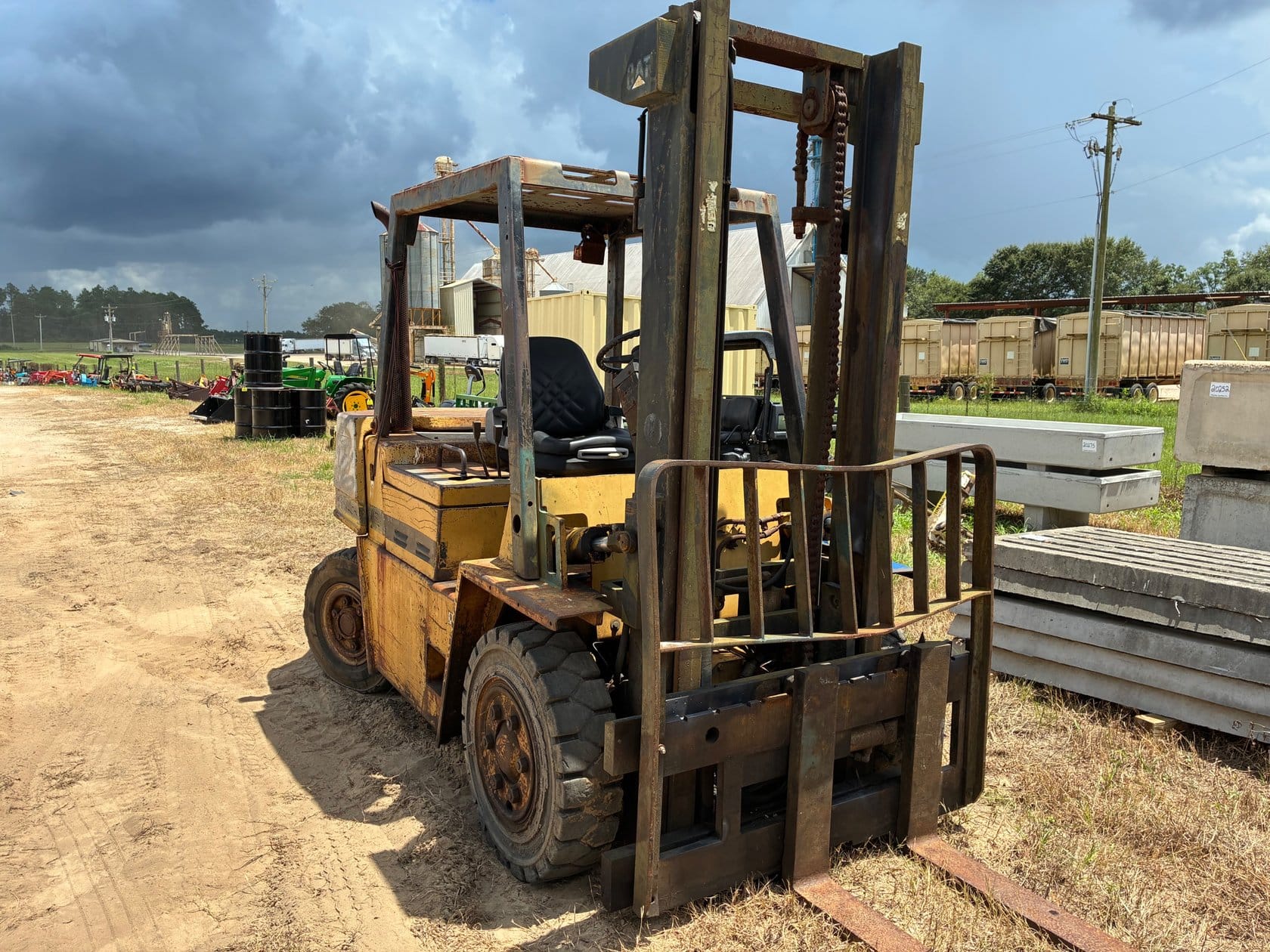 Caterpillar V80F Equipment Image0