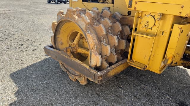 Image of Caterpillar 815 equipment image 4