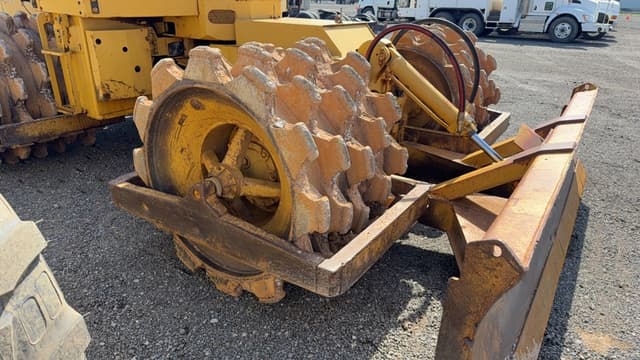 Image of Caterpillar 815 equipment image 3