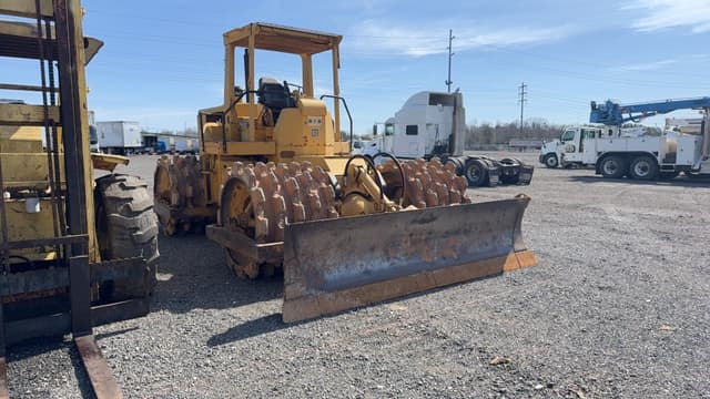 Image of Caterpillar 815 equipment image 2