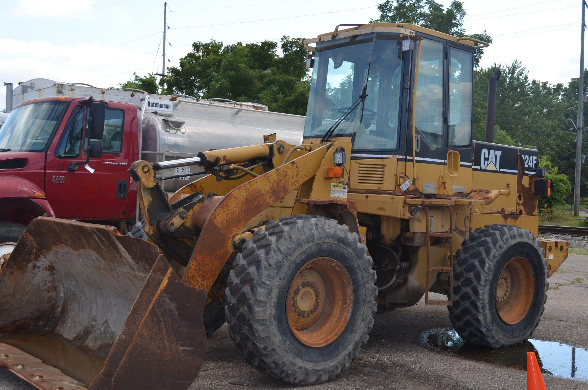 SOLD - Caterpillar 924F Lot No. 5968192 Construction with --- Hrs ...