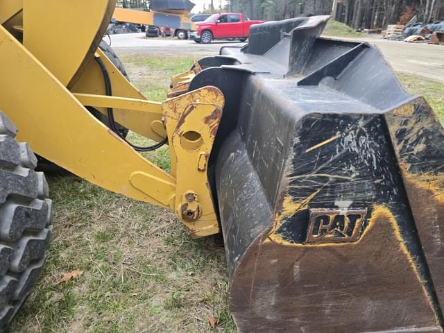 Image of Caterpillar 924G equipment image 4