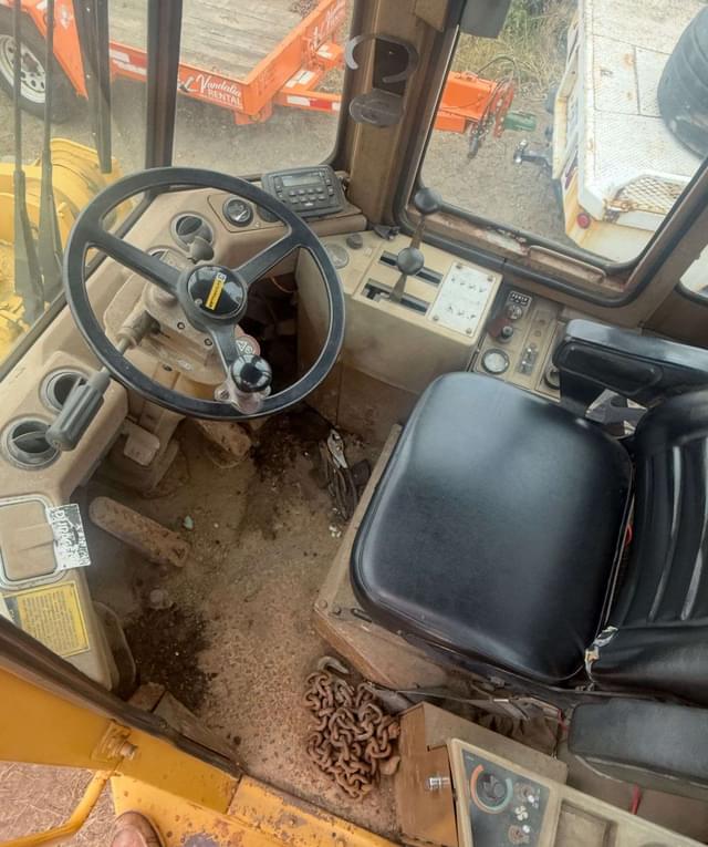 Image of Caterpillar 926 equipment image 4