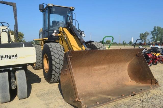 Image of Caterpillar 930G equipment image 3