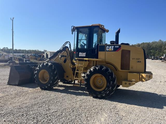 Image of Caterpillar 930H equipment image 2