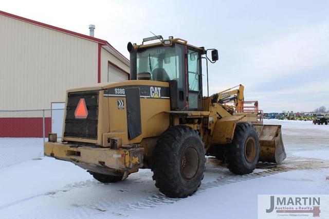 Image of Caterpillar 938G equipment image 2