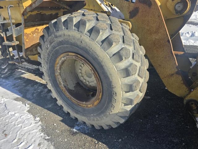 Image of Caterpillar 938G equipment image 4