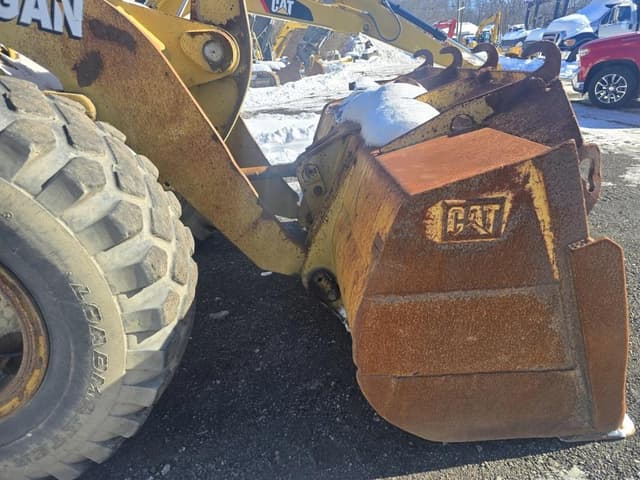 Image of Caterpillar 938G equipment image 3