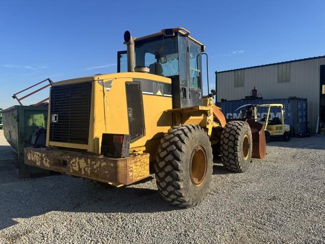 Image of Caterpillar 938G equipment image 2