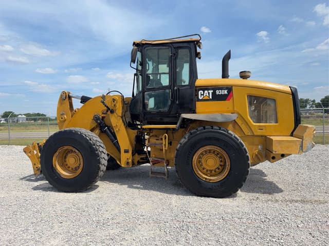 Image of Caterpillar 938K equipment image 3