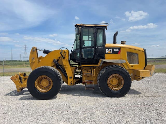 Image of Caterpillar 938K equipment image 2