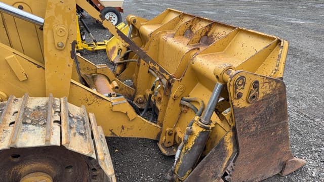 Image of Caterpillar 939C equipment image 4