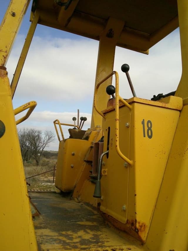 Image of Caterpillar 963B equipment image 2