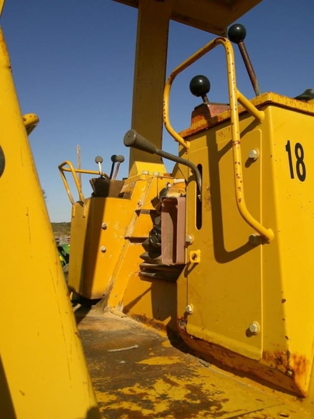 Image of Caterpillar 963B equipment image 2