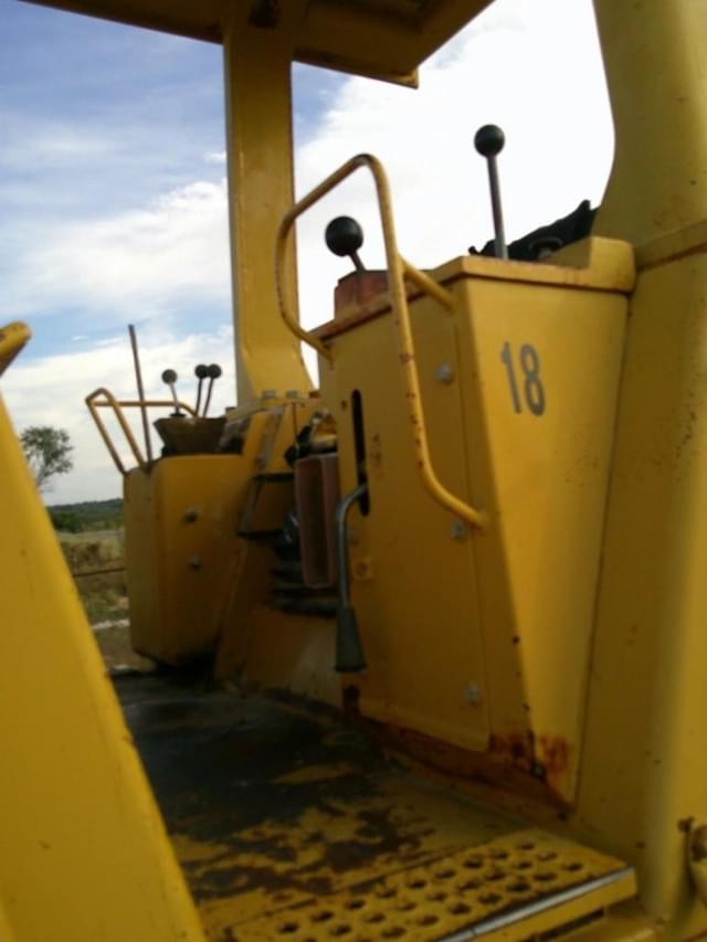 Image of Caterpillar 963B equipment image 1