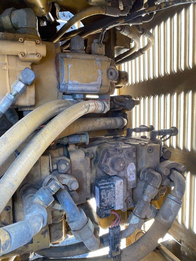 Main image Caterpillar AP650B 7